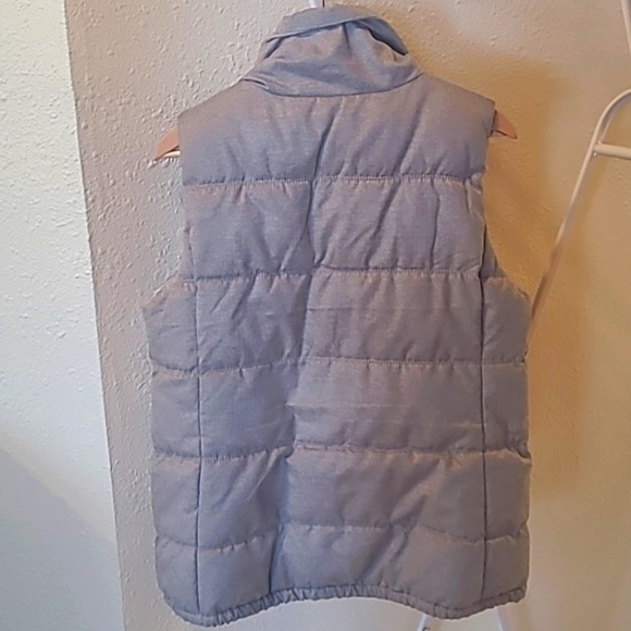 Womens fleece winter vest. Old Navy. Size Large. Light gray. - Picture 3 of 5
